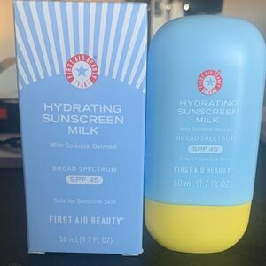 First Aid Beauty Hydrating Sunscreen Milk SPF 45 - 50ml